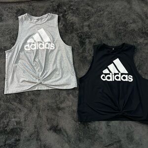 adiadas women’s twist front tank M